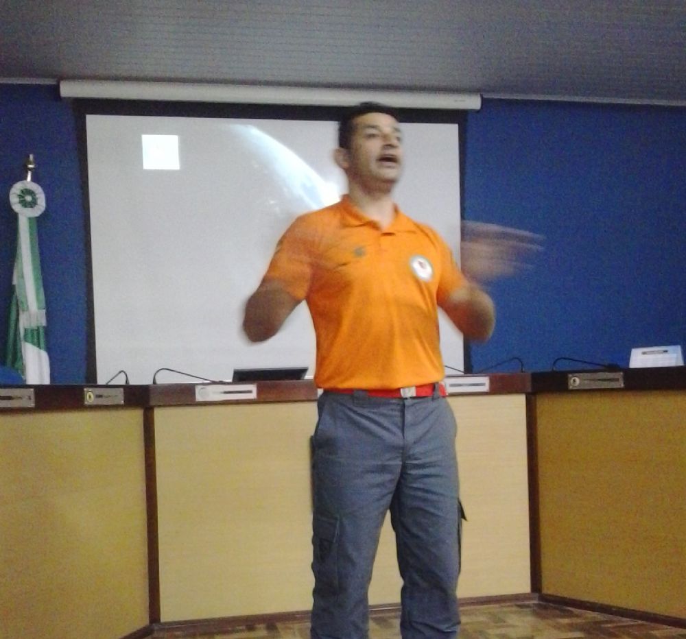 if7le8hpdc4u_PALESTRA 2.jpg